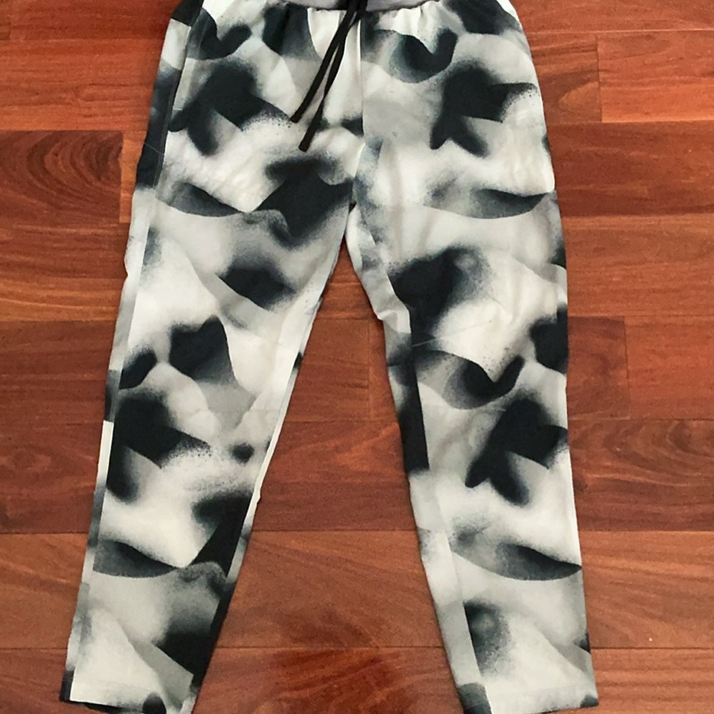Fabletics Monochrome Patterned Men's Joggers